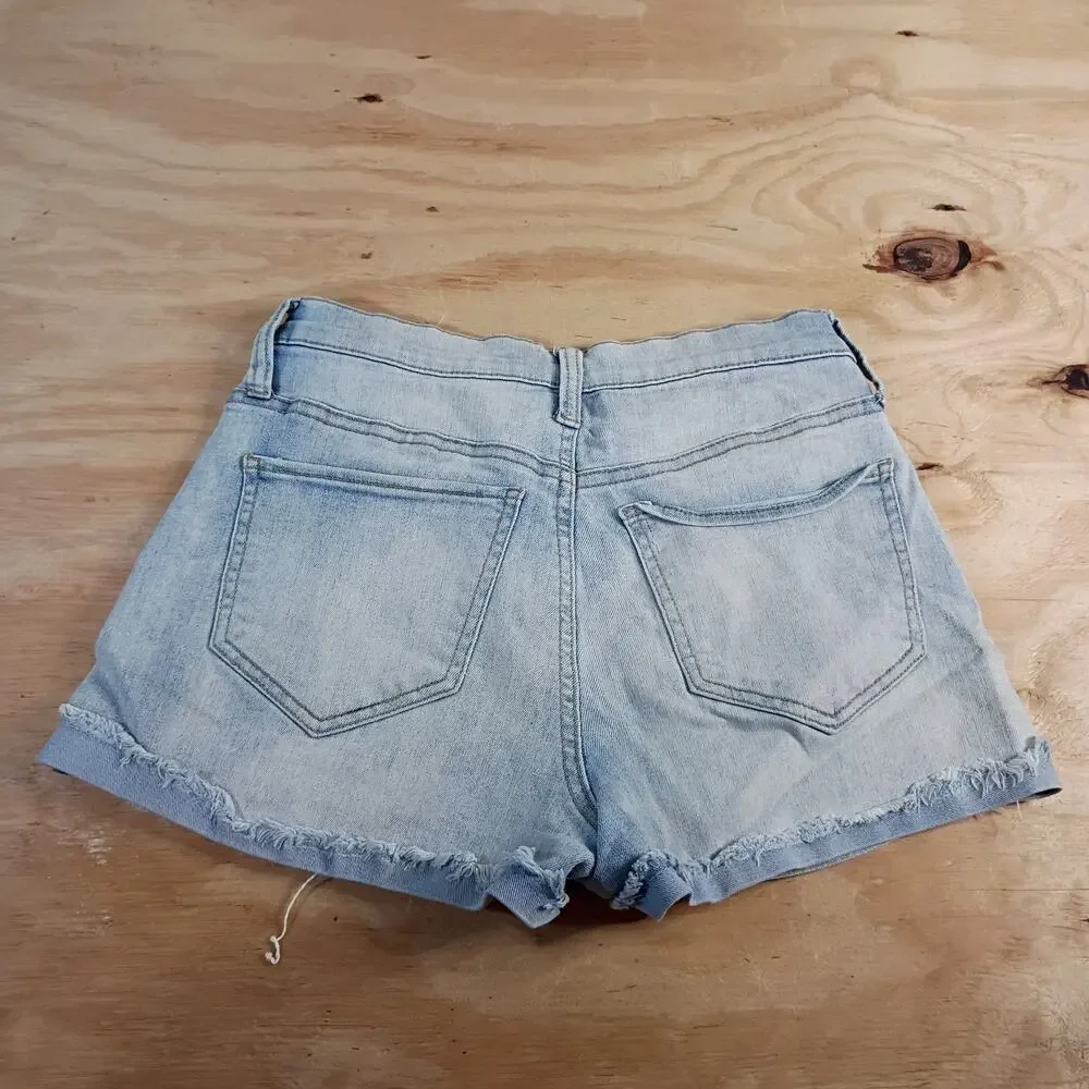 SO Womens High Rise Relaxed Mom Shorts Size 3 26W Light Wash Distressed Denim